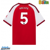 Arsenal Piero Hincapie #5 Hjemmedraktsett Barn 2026-27 Kortermet (+ Korte bukser)